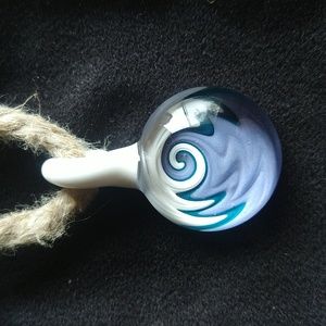 Glass bead pendant necklace